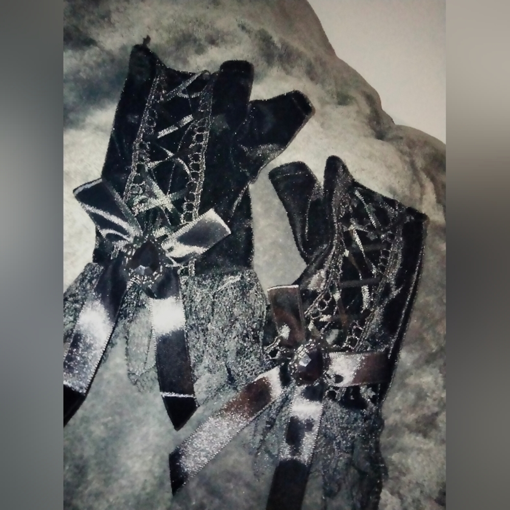 Gothic Spider Laced Velvet Fingerless Gloves